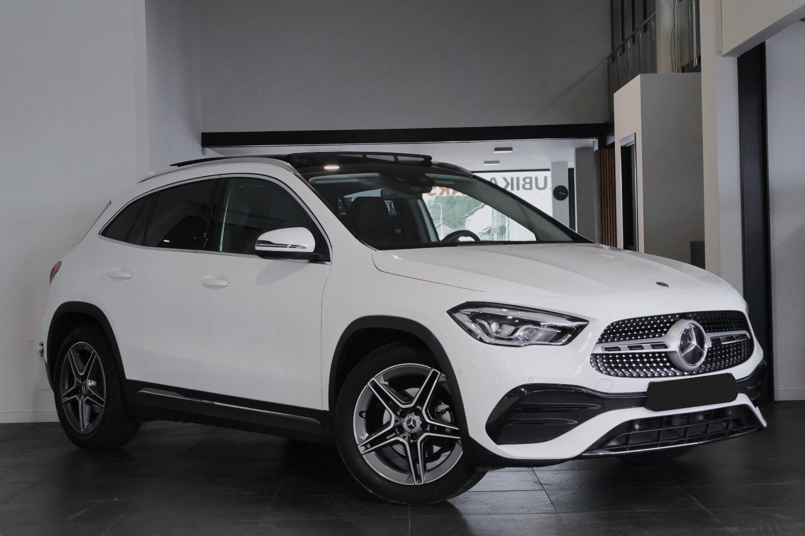 Mercedes-Benz GLA 180 AMG Line